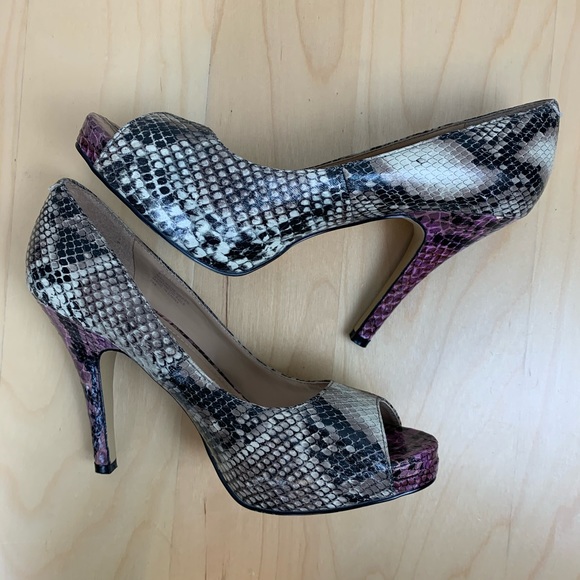 Steve Madden Shoes - Steve Madden Heels  Faux Snake Skin Pattern Sz 9